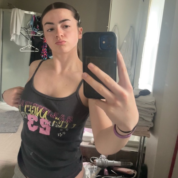 Meet your Posher, Léa - Picture 1 of 1